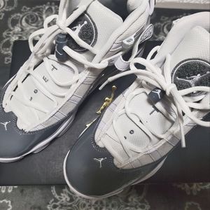 JORDAN 6 COOL GRAY CIRCLES (SIZE 7Y - BOYS 7 - WOMENS 8.5)